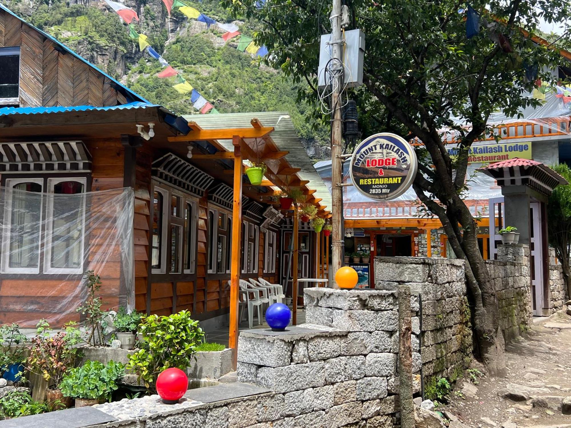 Mount Kailash Lodge And Resturant , Monjo 外观 照片