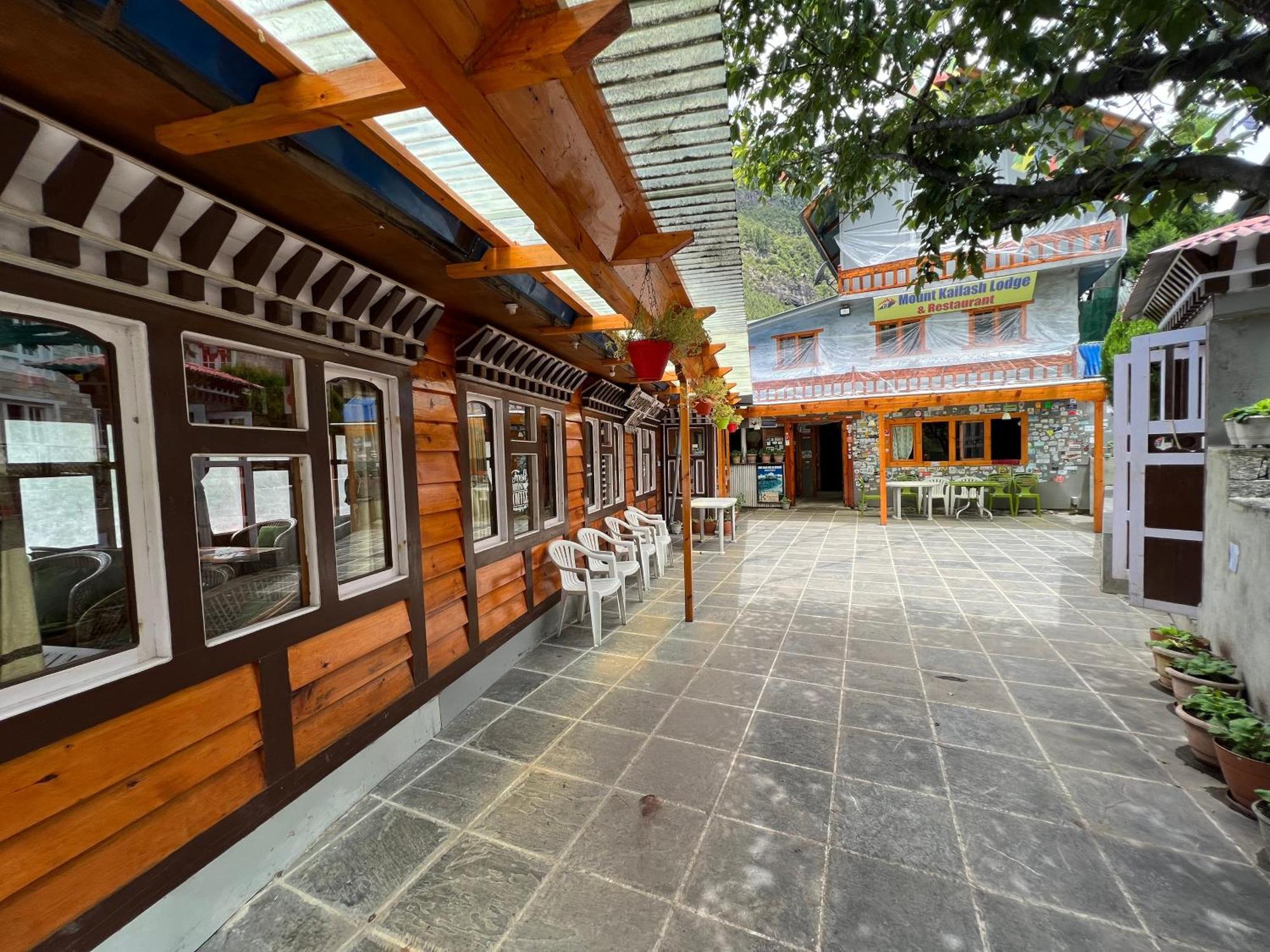 Mount Kailash Lodge And Resturant , Monjo 外观 照片
